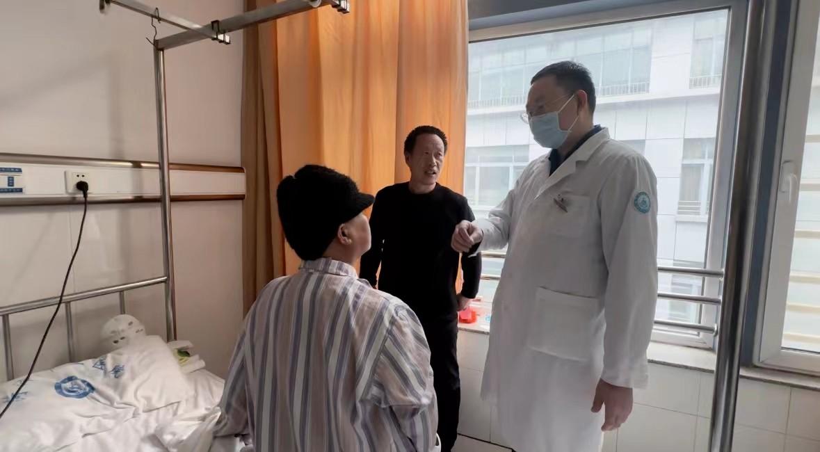 頸椎病痛苦不堪,,菏澤市立醫(yī)院脊柱外科微創(chuàng)1cm小孔解決問題