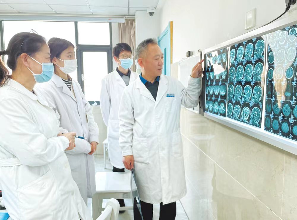 24小時(shí)內(nèi)高質(zhì)量完成六臺(tái)手術(shù) 菏澤市立醫(yī)院卒中團(tuán)隊(duì)護(hù)航患者生命安全