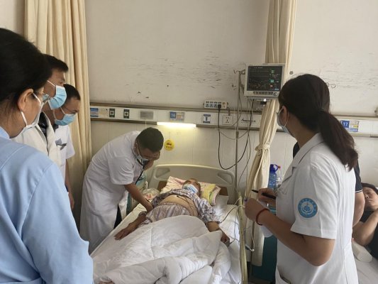 菏澤市立醫(yī)院心內(nèi)科:中西醫(yī)聯(lián)合查房 架起疾病康復(fù)雙重“保障網(wǎng)”