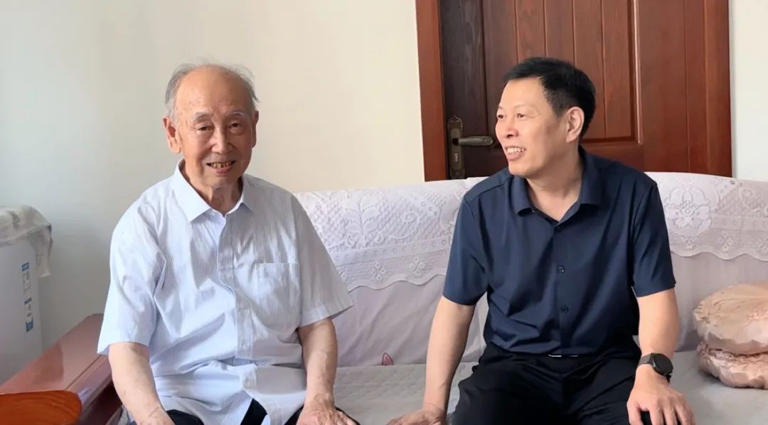 情系退休職工——菏澤市立醫(yī)院領導一行人走訪慰問退休職工